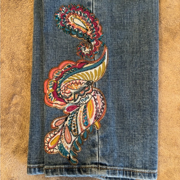 Chico’s So Slimming Embroidered Blue Jeans Size 1.5R (10R) EUC! - Picture 2 of 10